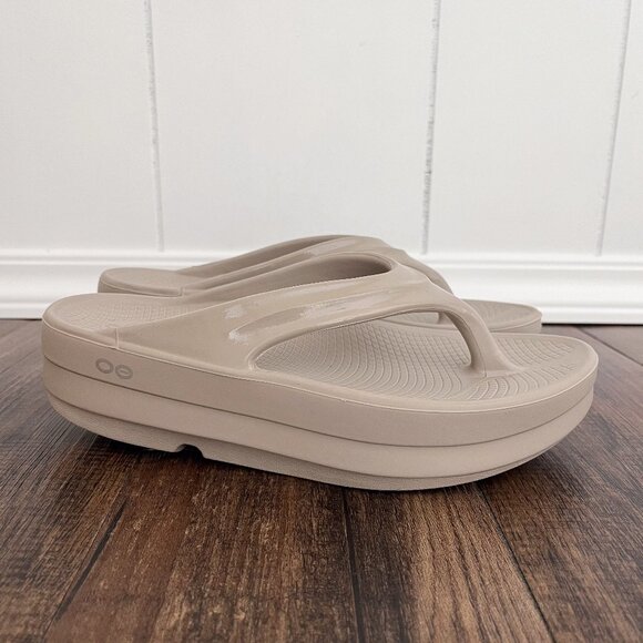 OOFOS OOmega OOlala Sandal Platform Recovery Shoe Comfort Size 9 Nomad Tan Nude - Picture 1 of 13